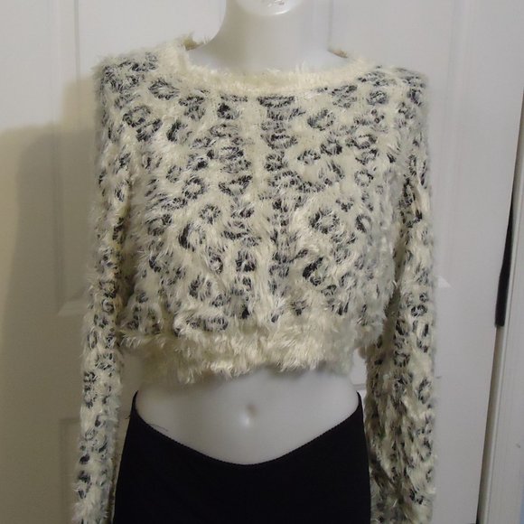 KENDALL & KYLIE Cropped Sweater VHTF - Picture 2 of 7